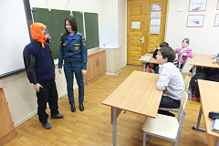 На этой неделе сотрудником 3 РОНД Управления по ЗАО, инспектором Ангариковой И.Э., был проведен урок по пожарной безопасности с учениками 5 класса в ГБОУ СОШ № 1465.
