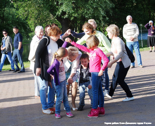Под песни минувших лет танцевали и стар и млад